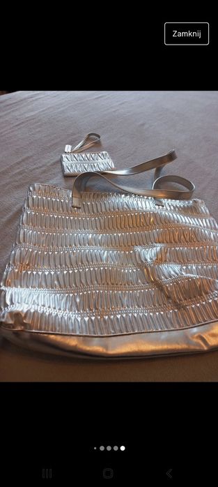 Srebrna niezapinana torebka z portfelem/minisaszetka z paskiem na nap