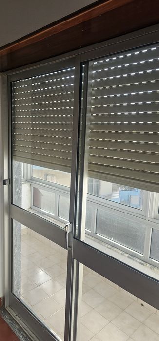 Vendo janelas e portas em alumínio completas.