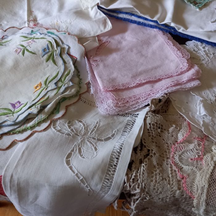 Lote de 150 panos bordados