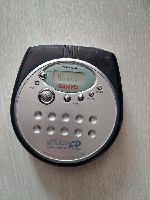 Плеєр Sanyo VCD-X220A.VCD, CD, MP3 та CD-R/RW.