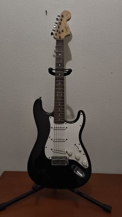 Guitarra Squier Stratocaster by Fender Affinity Series