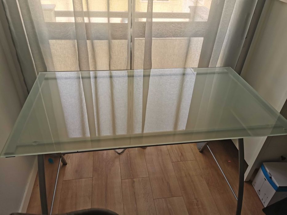 Secretaria com tampo de vidro