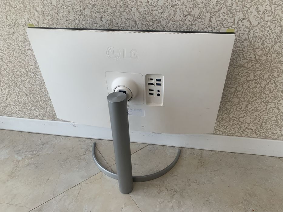 Продам монитор LG 27UP850-W