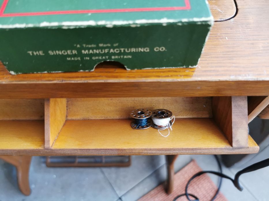 Baixa de preço Máquina de costura antiga Singer, impecável a trabalhar