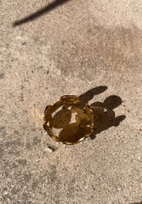Anel dourado com pérolas, ajustável