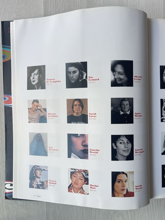 Livro sobre várias mulheres artistas