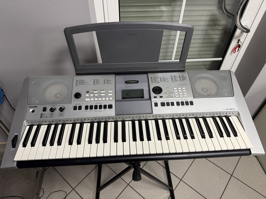 Organy Yamaha E413