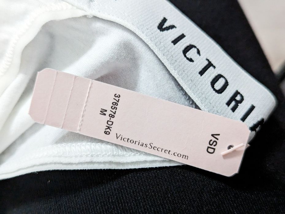 Wysoko wycięte majtki typu "bikini" Victoria's Secret, rozmiar M