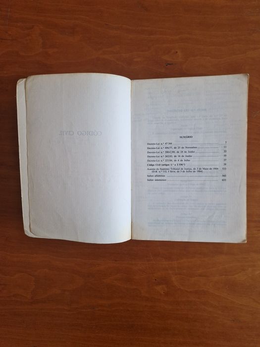 Livro didático de Direito "Código Civil, 5.ª Edição", 1984