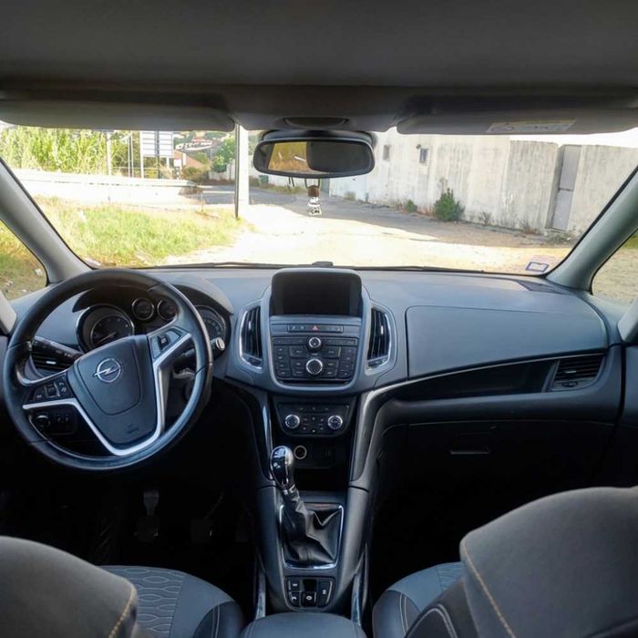 Opel Zafira 1.6 Cdti com teto panorâmico e possibilidade de troca