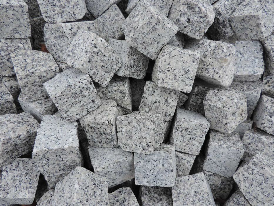 Opornik, Kamień murowy, bloczki granitowe, kostka granitowa, palisada