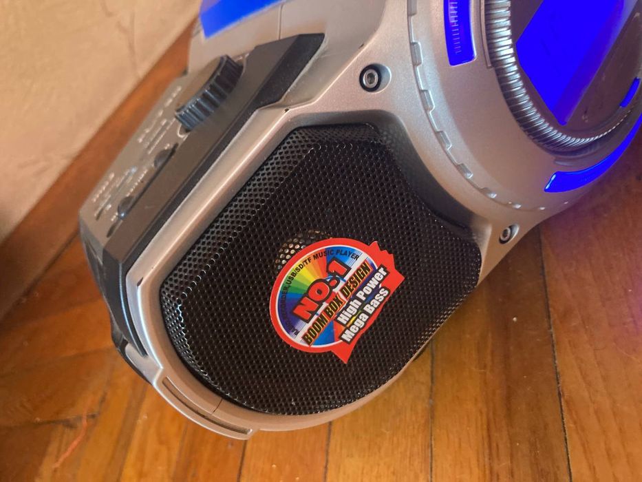 Бумбокс для бумбокс Fullsheng FL-730 в робочому стані без нюансів