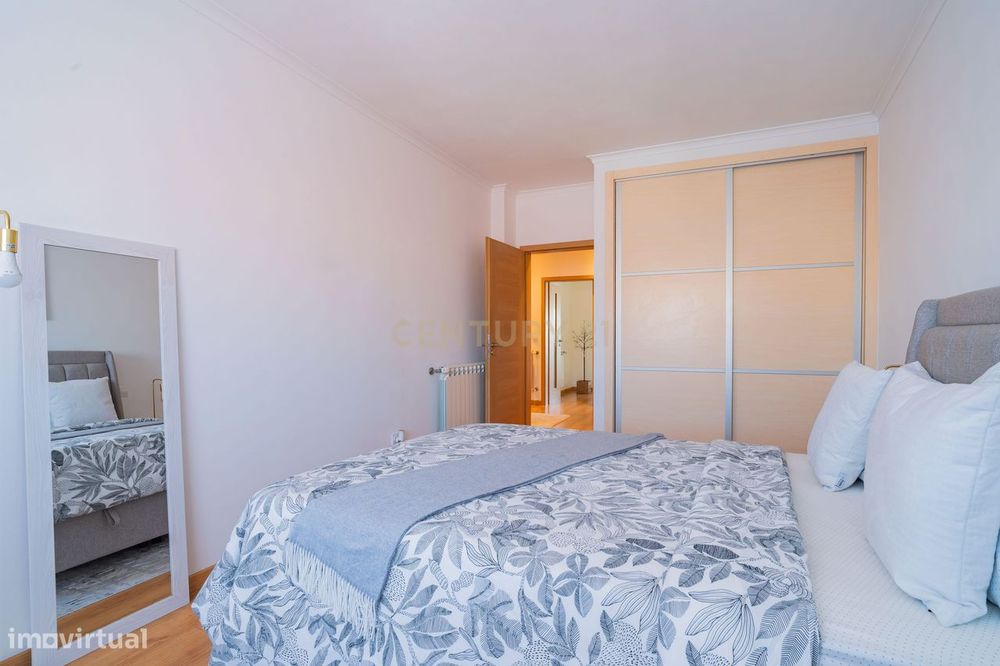 Apartamento T2 com garagem, churrasqueira e espaço exterior | Vieira d