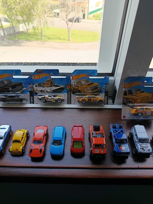 Lote 31 carros hotwheels 2 deles são t-hunt