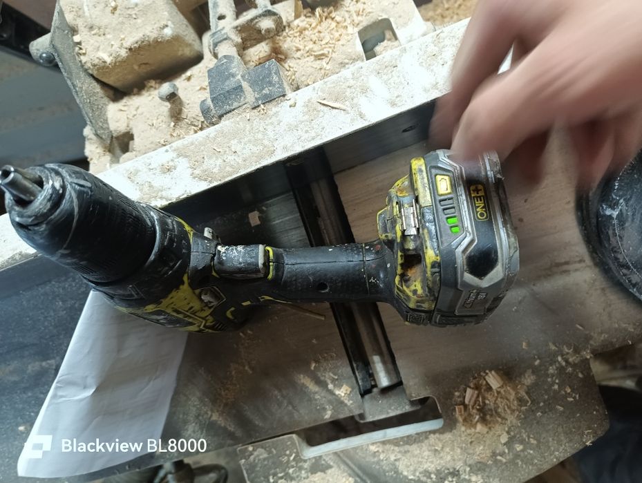 Шуруповерт Ryobi one+ 18v