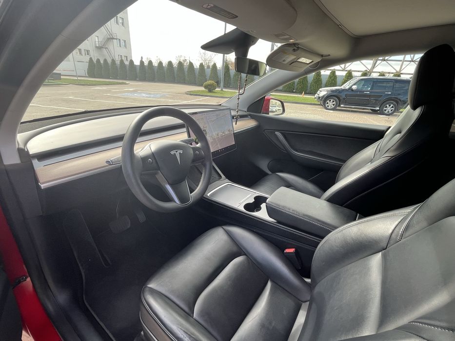 Tesla Model Y Long Range Dual Motor All-Wheel Drive 2021 Red