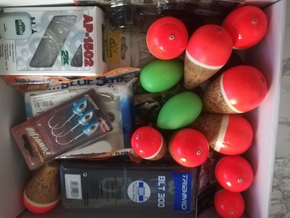Pesca spinning,bóia, material variados