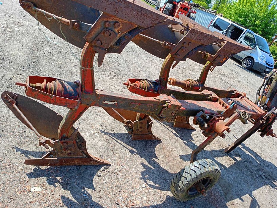 Pług obrotowy 3 skibowy