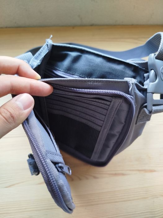 Bolsa tira colo cinzenta, Berg