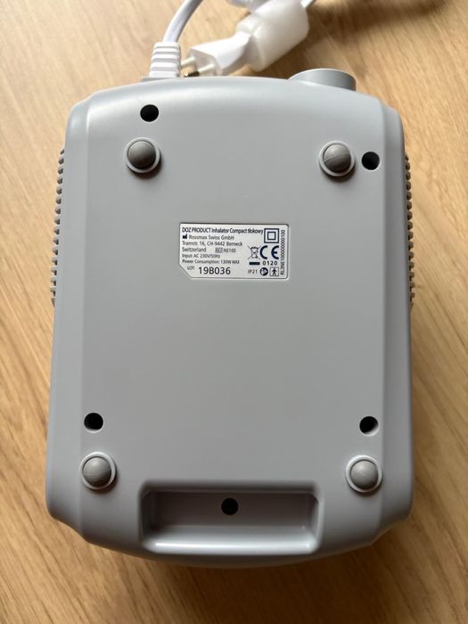 szwajcarski inhalator tłokowy Compact DOZ