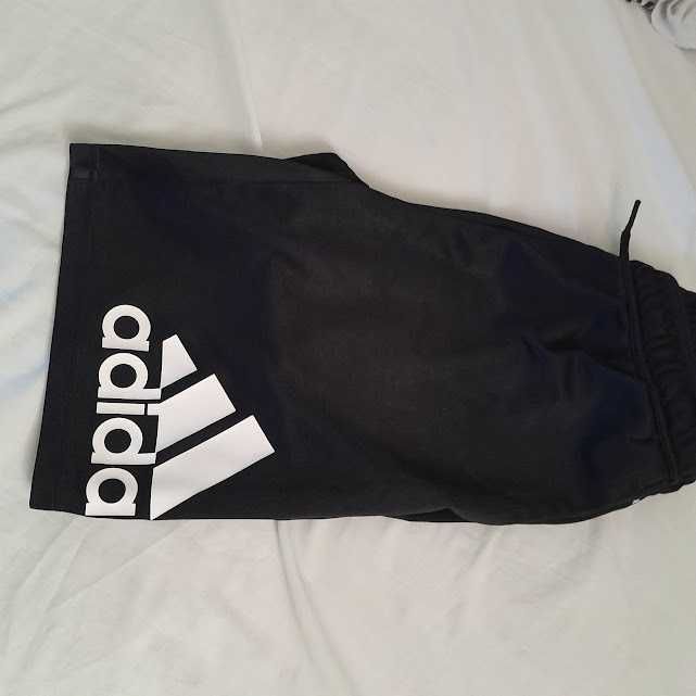 Calções pretos Adidas 15/16anos