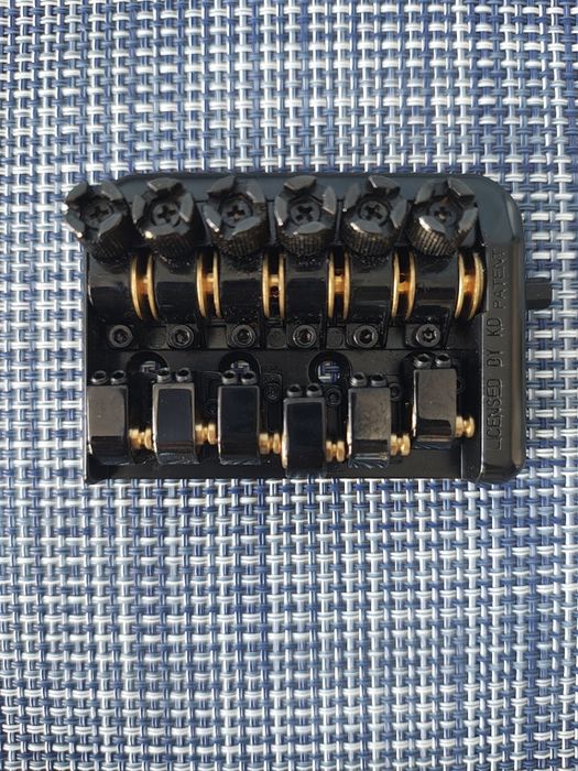 Гітарний бридж для безголової гітари