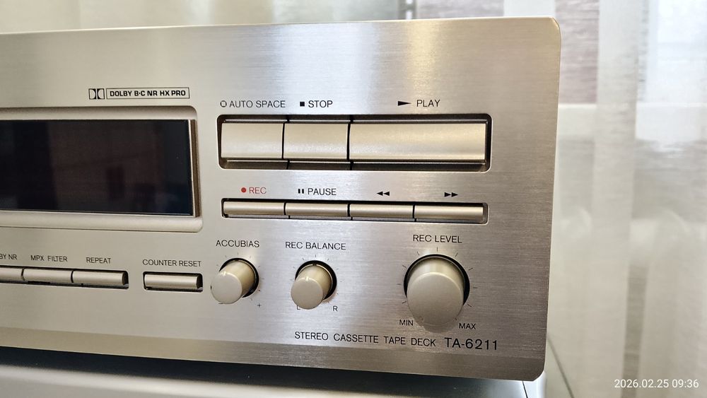 Продам касетну деку Onkyo TA-6211