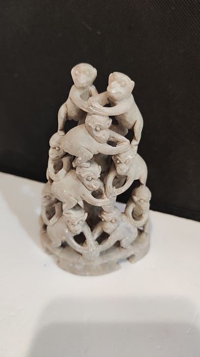 Escultura de Macacos em Pedra de Sabão