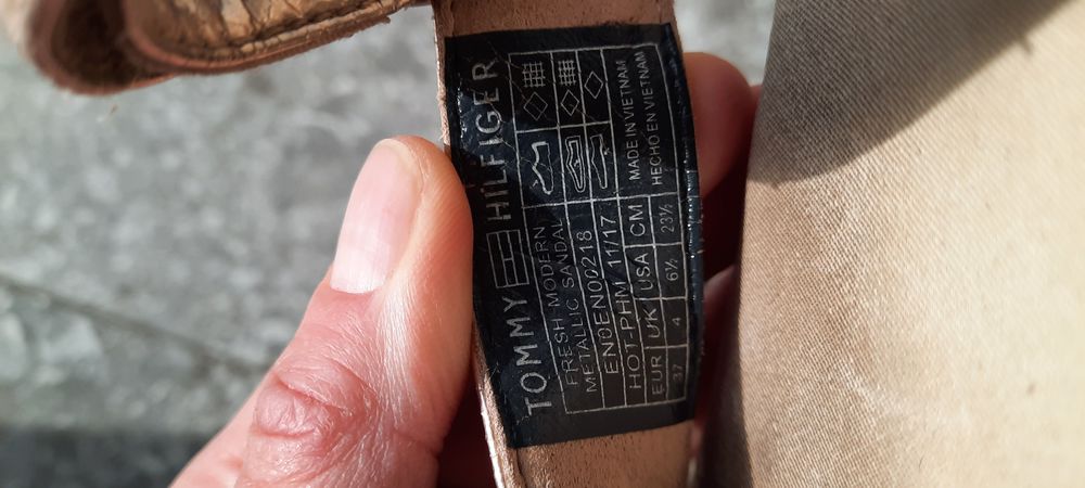 TOMMY HILFIGER złote sandały damskie 37