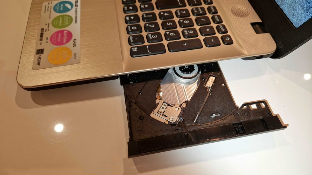 ASUS A541U Laptop i7 / 1 TB / 8 GB64738500699394123