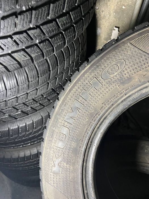 Kumho 215/70/16 пара зимних шин