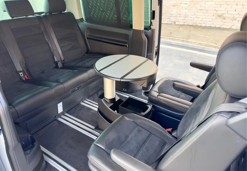 Wynajem BUS 7 osób Volkswagen Multivan Lux Exclusive Dach Moc 204 4x4motion Hak przewóz osób