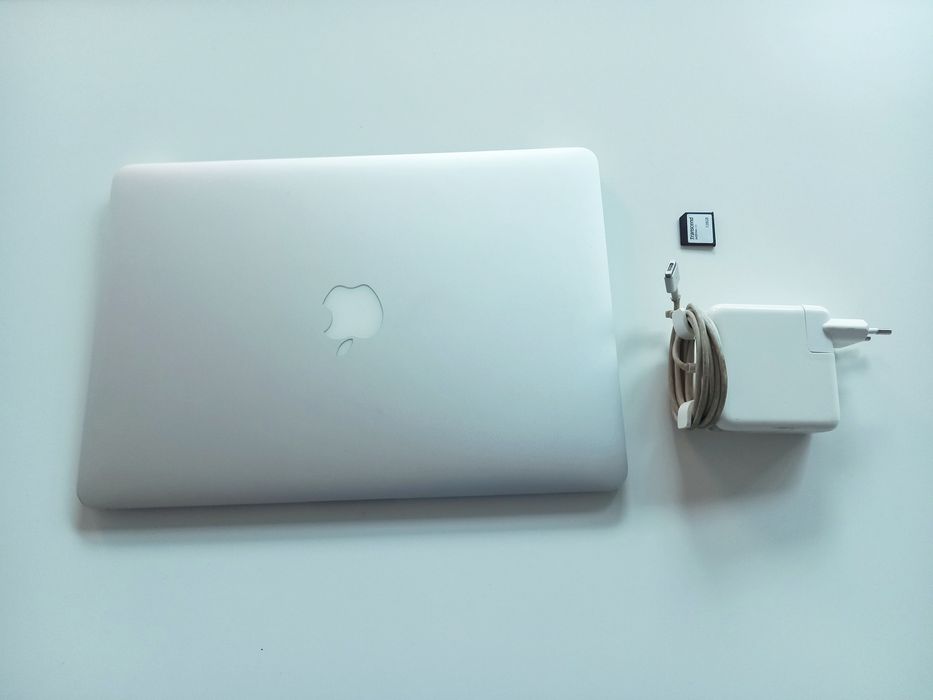 MacBook Air 13” i7 / 8GB / 500GB SSD – bardzo dobry stan + dodatki