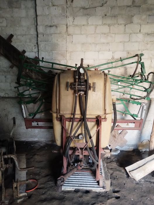 Opryskiwacze - 2 sztuki, sprawne