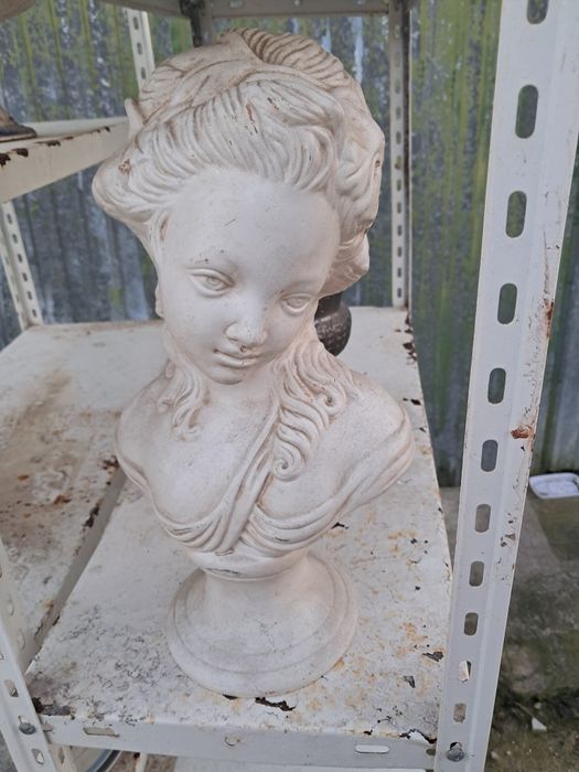 Estatua buco feninino