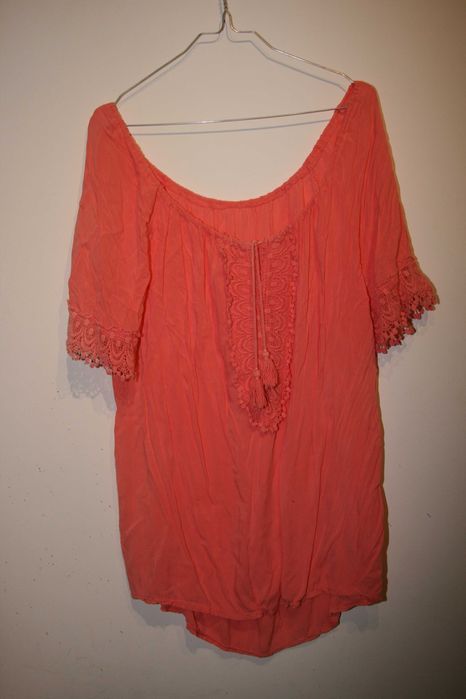 Camisola Rosa com Detalhes em Renda