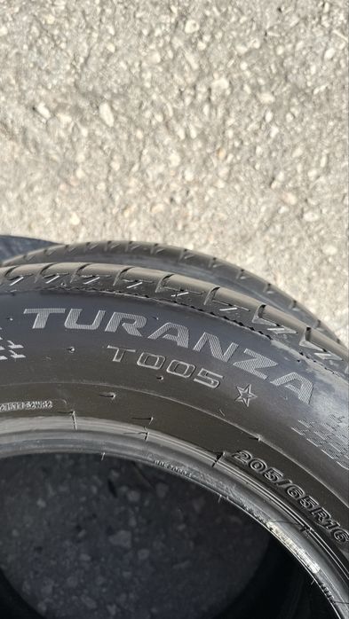 Pneus 205/65r16 Bridgestone Turanza T005* com 85% piso