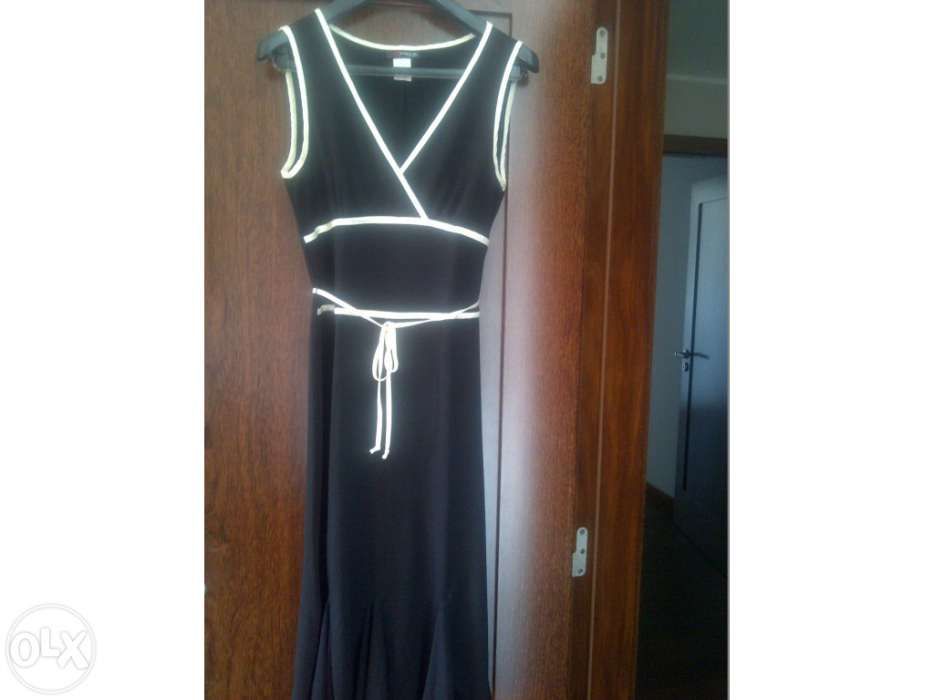 Vestido preto com detalhes branco tam. M