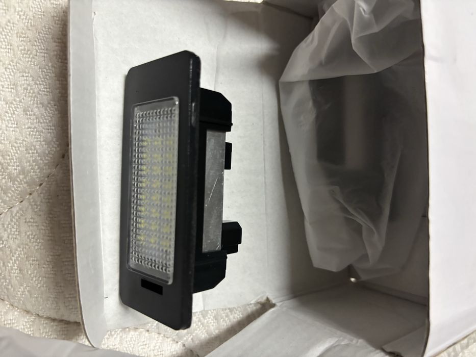 Vendo conjunto de luzes LED para matricula BMW, novas na caixa.