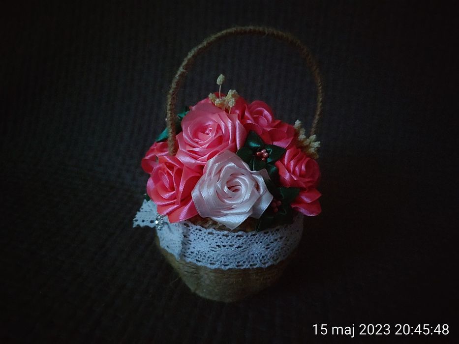 Mini koszyczek z różyczkami stroik wstążka kanzashi Handmade