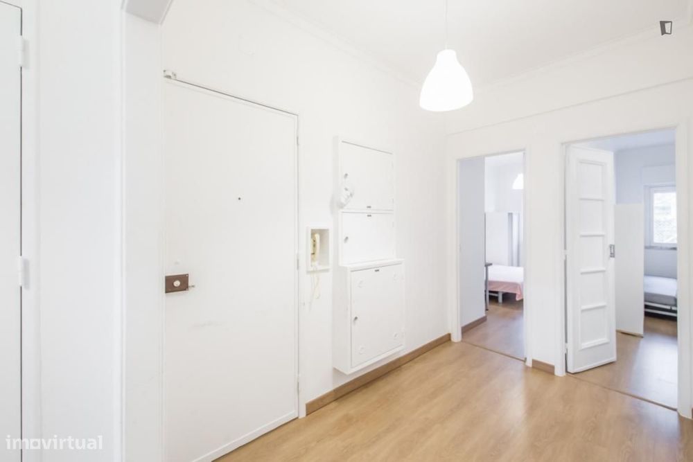 Quarto - localizado em Benfica Lisbon