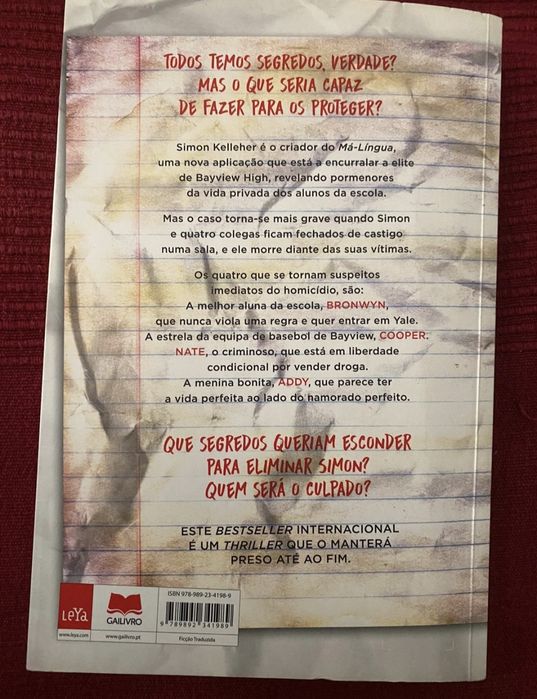 Livro Um de nós mente