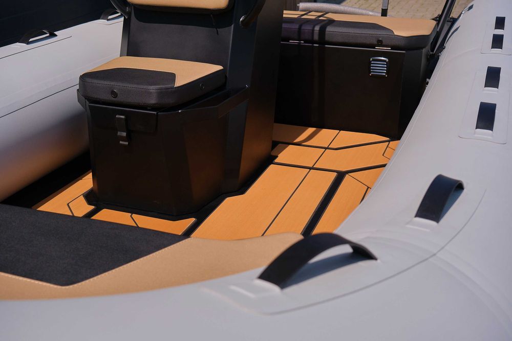 Rib Aluminium AquaSpirit S450 WHITE and BLACK