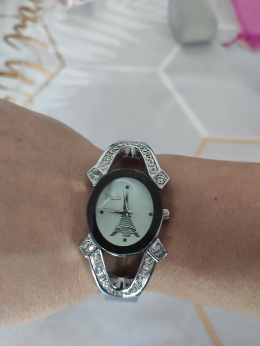 Zegarek damski na bransolecie