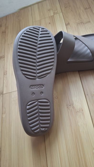 Crocs Getaway piekne sandały na platformie taupe r. 39 40