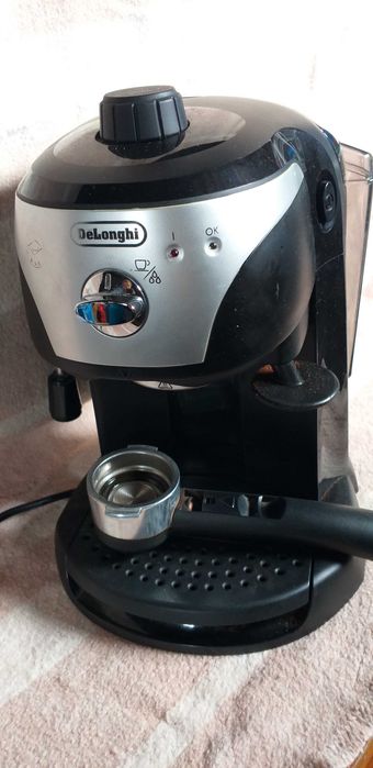 ekspres do kawy kolbowy DeLonghi