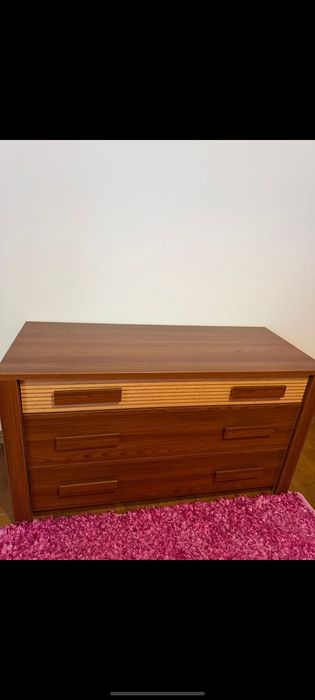 Cama de casal em bom estado