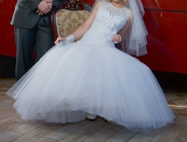 Щаслива Весільна сукня