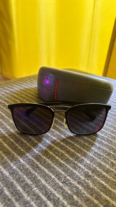 Óculos Prada com lentes espelhadas da ZEISS ( novas)