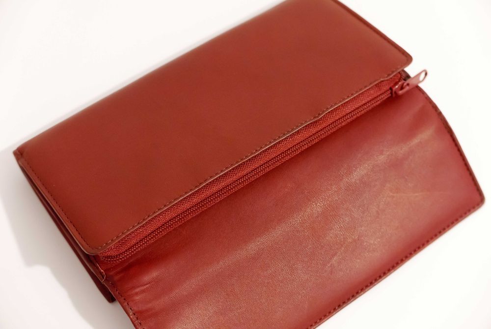 Duży skórzany portfel damski. Miękka, bordowa skóra.
